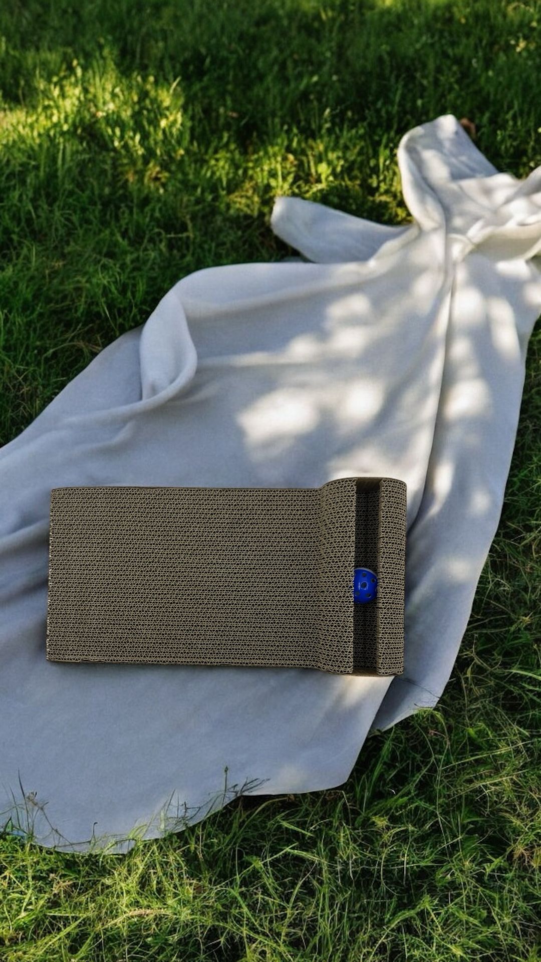 Cat Scratching Board UK – Curved & Flat Designs to Protect Your Sofa & Keep Cats Happy