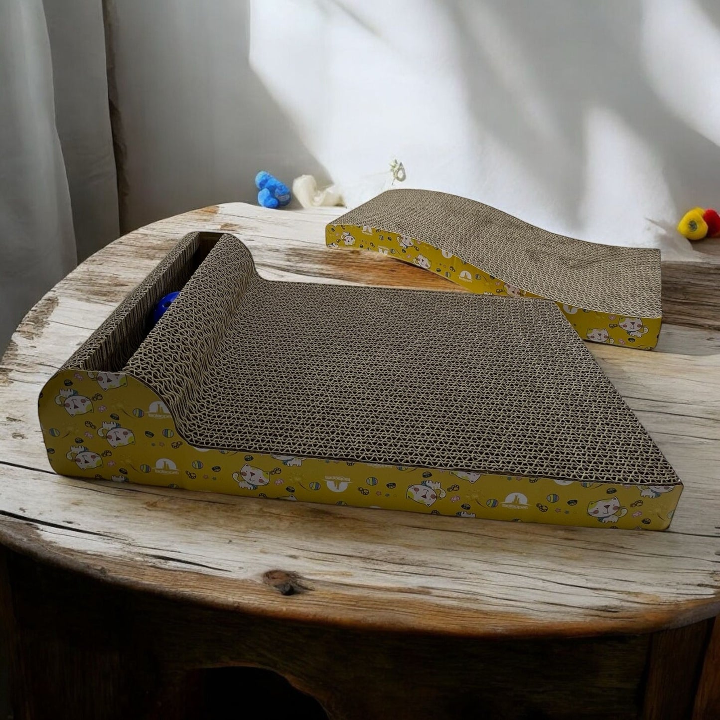 Cat Scratching Board UK – Curved & Flat Designs to Protect Your Sofa & Keep Cats Happy