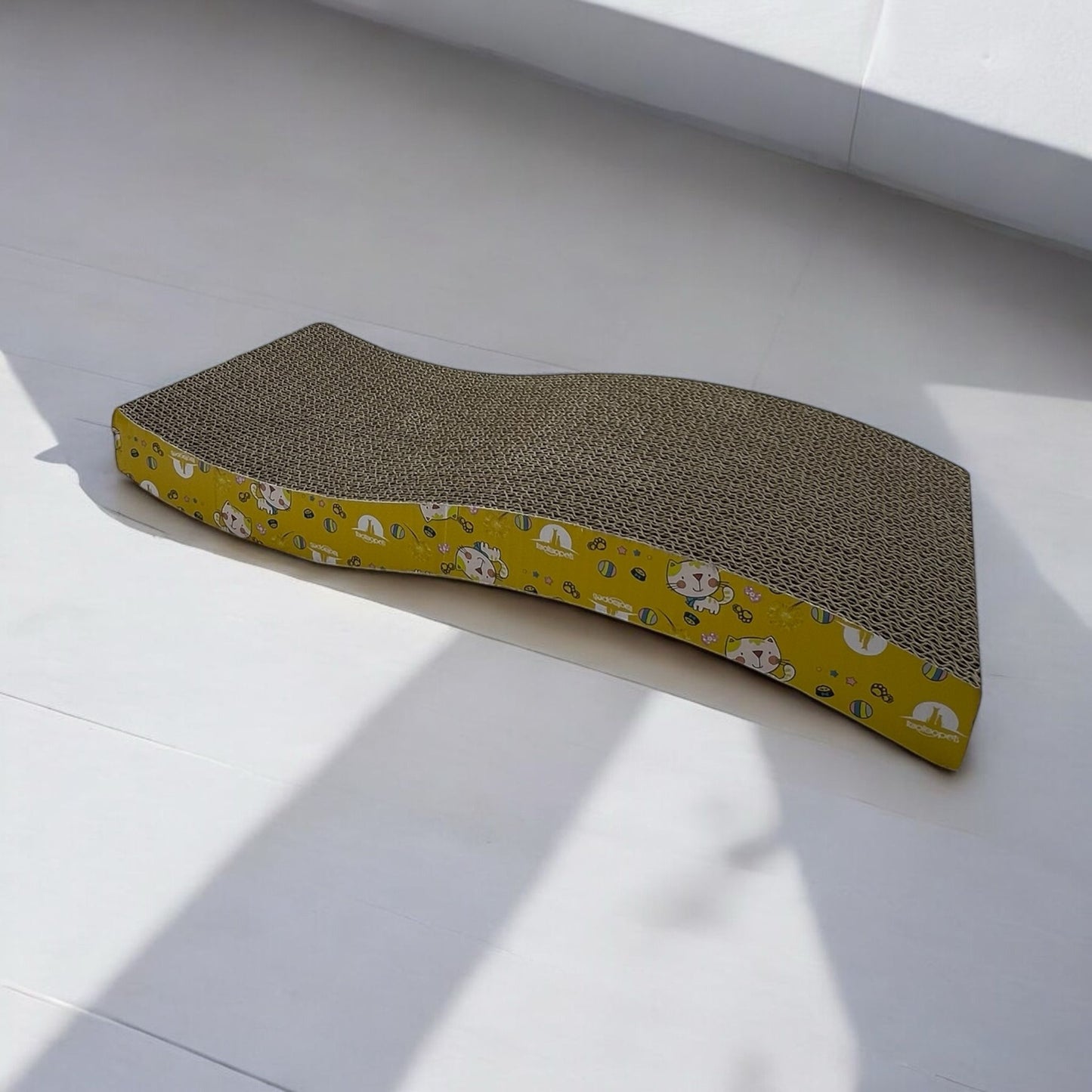 Cat Scratching Board UK – Curved & Flat Designs to Protect Your Sofa & Keep Cats Happy